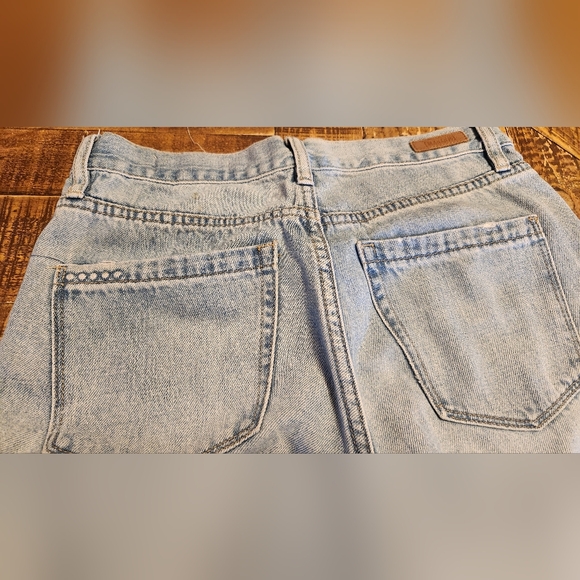 Blank NYC High Rise Tapered Leg Distressed Jeans Size 26 - Picture 8 of 12